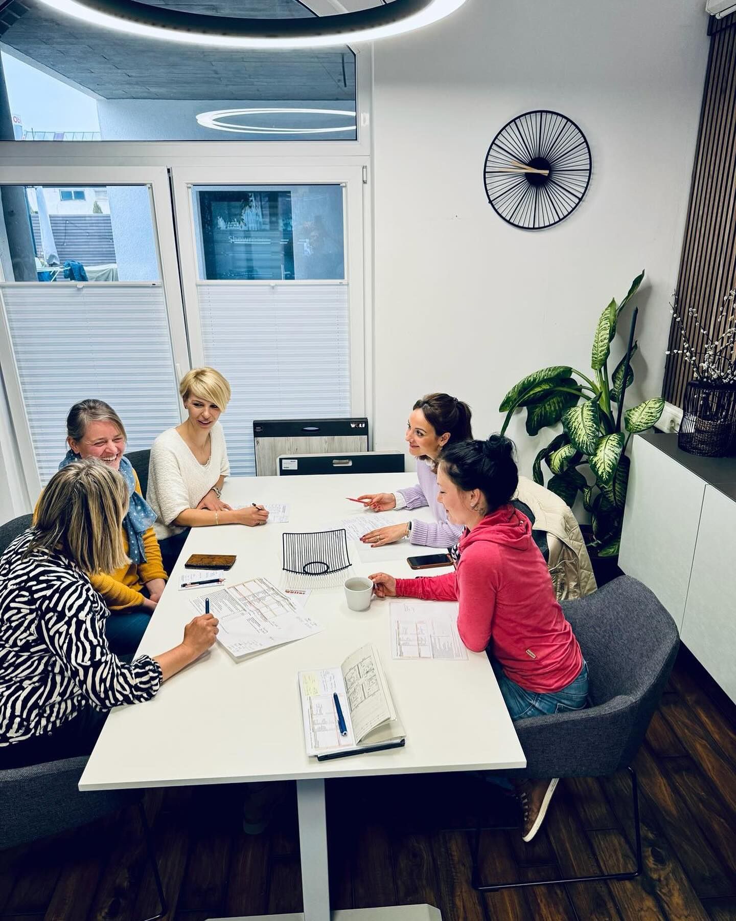 Brainstorming im Häfele Bauprojekte Büro….

Fraue…